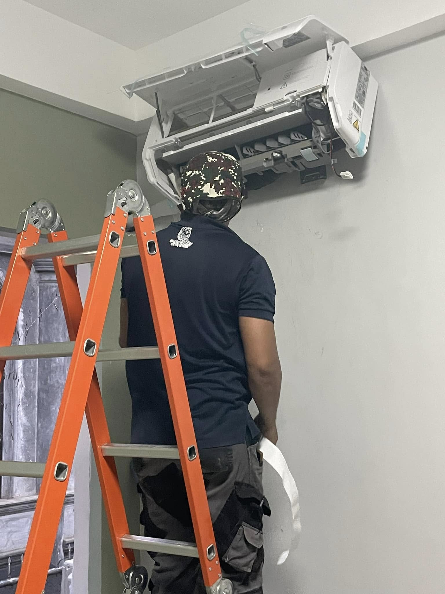Parallel Aire wall-mounted air conditioning maintenance project